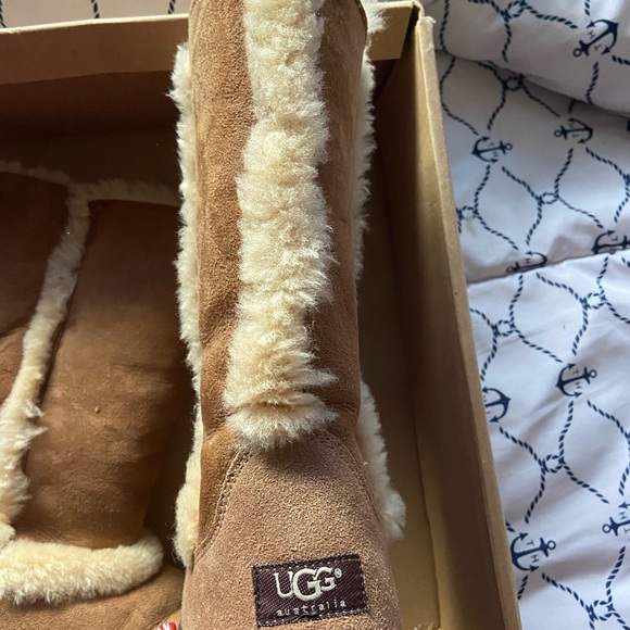 Uggs - Picture 2 of 5